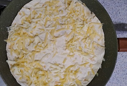 Фото шага рецепта Быстрый завтрак из лаваша яиц зелени и твердого сыра 188029 шаг 8