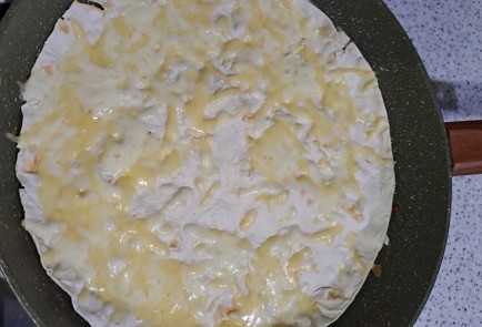 Фото шага рецепта Быстрый завтрак из лаваша яиц зелени и твердого сыра 188029 шаг 9