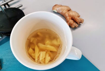 Фото шага рецепта Целебный ромашковый чай с имбирем и зверобоем 140894 шаг 11  