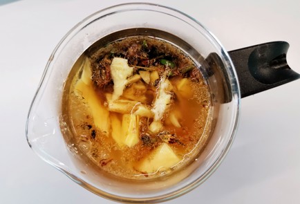 Фото шага рецепта Целебный ромашковый чай с имбирем и зверобоем 140894 шаг 12  