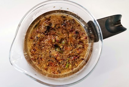 Фото шага рецепта Целебный ромашковый чай с имбирем и зверобоем 140894 шаг 13  