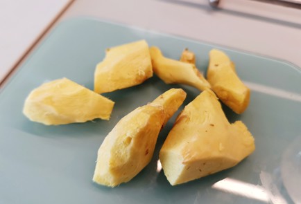 Фото шага рецепта Целебный ромашковый чай с имбирем и зверобоем 140894 шаг 6  