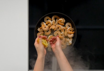 Фото шага рецепта Цезарь с креветками 151510 шаг 7  