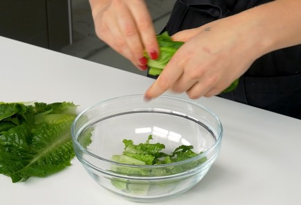 Фото шага рецепта Цезарь с креветками 151510 шаг 8  