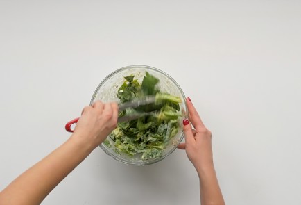 Фото шага рецепта Цезарь с креветками 151510 шаг 9  