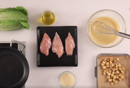 Фото шага рецепта Цезарь с курицей 57325 шаг 1  