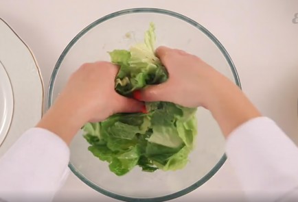 Фото шага рецепта Цезарь с курицей 57325 шаг 3  