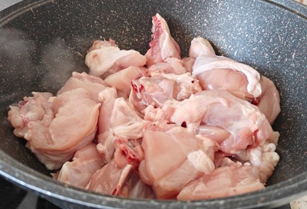 Фото шага рецепта Чахохбили из курицы 191601 шаг 4