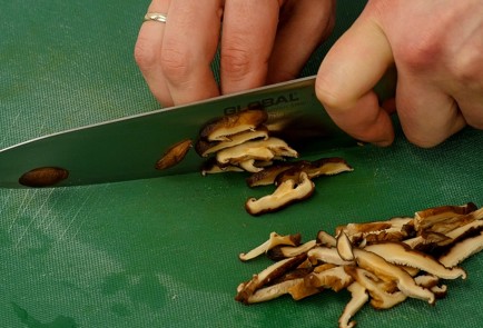 Фото шага рецепта Корейский салат чапчхэ 114348 шаг 1  