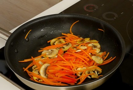 Фото шага рецепта Корейский салат чапчхэ 114348 шаг 7  