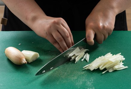 Фото шага рецепта Чатни из слив 151097 шаг 1  