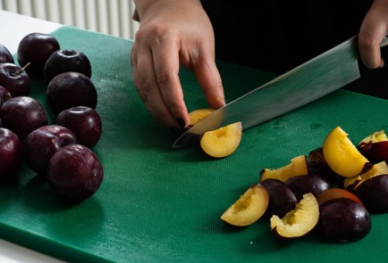 Фото шага рецепта Чатни из слив 151097 шаг 2  