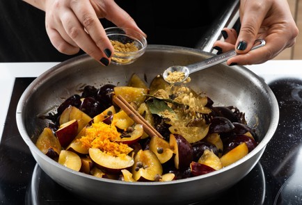 Фото шага рецепта Чатни из слив 151097 шаг 5  