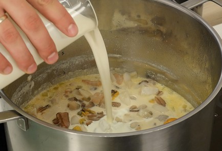 Фото шага рецепта Суп из морепродуктов чаудер 93301 шаг 9  