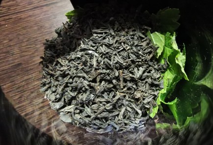 Фото шага рецепта Чай из крапивы 189458 шаг 4  