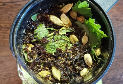 Фото шага рецепта Чай из крапивы 189458 шаг 8  