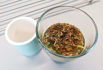 Фото шага рецепта Чай с базиликом и зверобоем 140733 шаг 10  