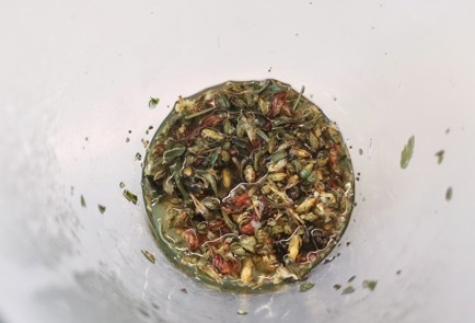 Фото шага рецепта Чай с базиликом и зверобоем 140733 шаг 9  