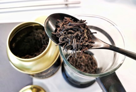 Фото шага рецепта Чай с боярышником и лемонграссом 140685 шаг 2  