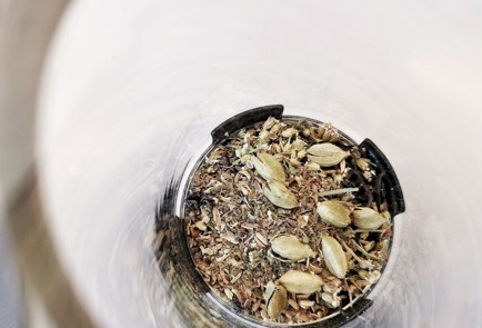 Фото шага рецепта Чай с боярышником и лемонграссом 140685 шаг 6  