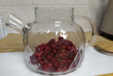 Фото шага рецепта Чай с брусникой 190508 шаг 1  