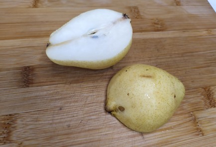 Фото шага рецепта Чай с облепихой и грушей 190764 шаг 1  