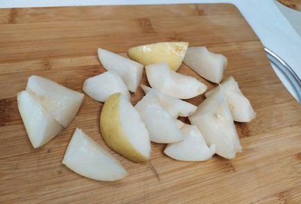 Фото шага рецепта Чай с облепихой и грушей 190764 шаг 2  