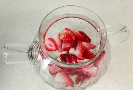 Фото шага рецепта Чай с шиповником 191612 шаг 5  