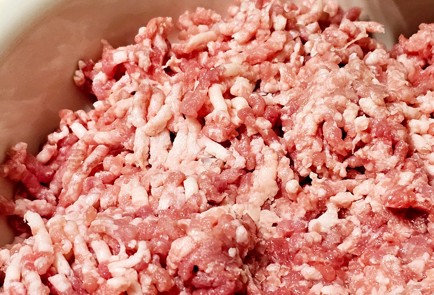 Фото шага рецепта Чебуреки домашние с бараниной 190697 шаг 2  