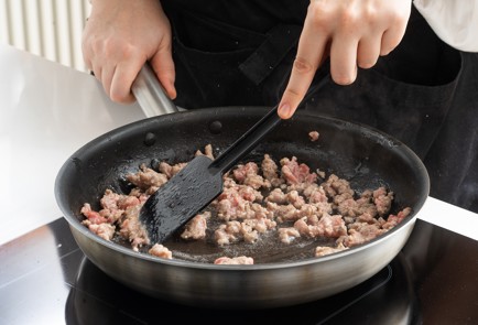 Фото шага рецепта Чебуреки из лаваша с фаршем 151696 шаг 1  