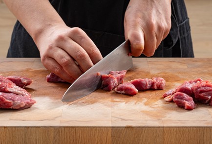 Фото шага рецепта Чечевица с тушеным мясом и луковыми кольцами 175581 шаг 3  