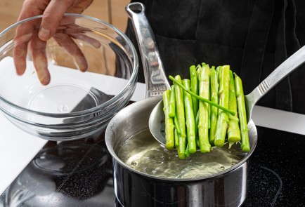 Фото шага рецепта Чечевица со спаржей и кокосовым молоком 175585 шаг 4  