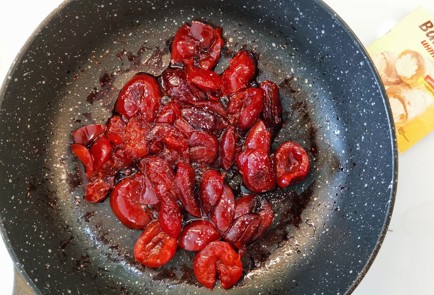 Фото шага рецепта Черешневый йогурт 174409 шаг 6