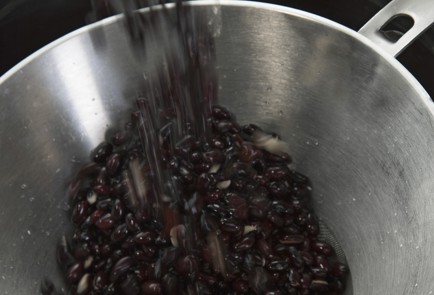 Фото шага рецепта Черные бобы со свининой 44237 шаг 1  