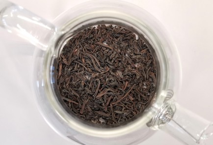 Фото шага рецепта Черный чай с травами и кардамоном 152910 шаг 1  