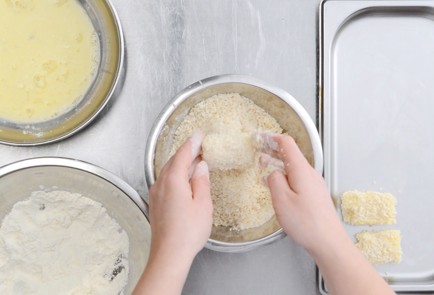 Фото шага рецепта Чешский жареный сыр 50181 шаг 2  