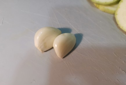 Фото шага рецепта Чесночная закуска из кабачка 186396 шаг 2  