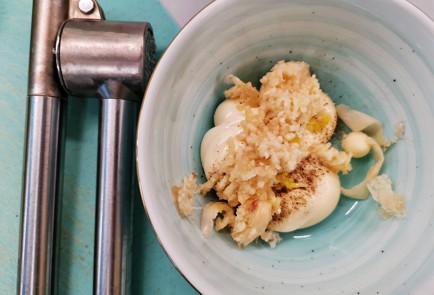 Фото шага рецепта Чесночная закуска из кабачков 140896 шаг 6