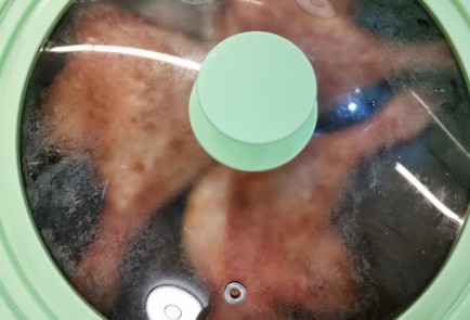 Фото шага рецепта Чесночноимбирные утиные ножки на сковороде 152746 шаг 10  