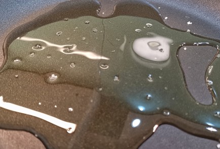 Фото шага рецепта Чесночноимбирные утиные ножки на сковороде 152746 шаг 3  