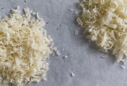 Фото шага рецепта Чесночнолуковые сырные чипсы 152391 шаг 1  