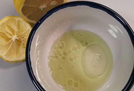 Фото шага рецепта Чесночный халуми с травами на сковороде гриль 152916 шаг 4