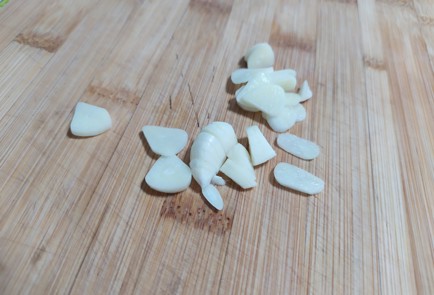 Фото шага рецепта Чесночные гренки с сыром 189726 шаг 1  