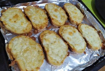 Фото шага рецепта Чесночные гренки с сыром 189726 шаг 10  