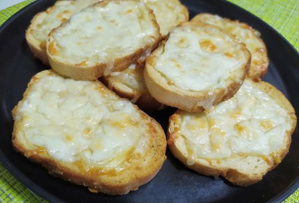 Фото шага рецепта Чесночные гренки с сыром 189726 шаг 11  