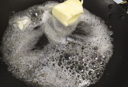 Фото шага рецепта Чесночные гренки с сыром 189726 шаг 2  