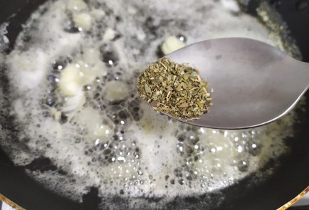 Фото шага рецепта Чесночные гренки с сыром 189726 шаг 4  