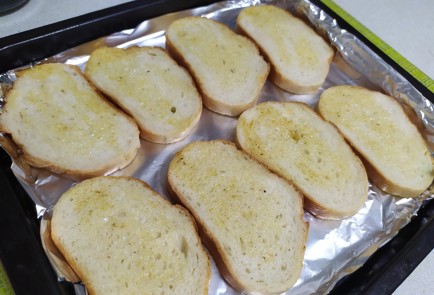 Фото шага рецепта Чесночные гренки с сыром 189726 шаг 8  