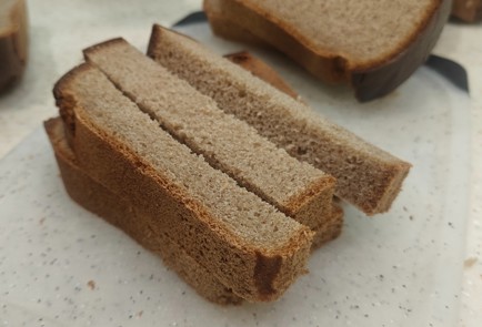 Фото шага рецепта Чесночные гренки 191512 шаг 2  