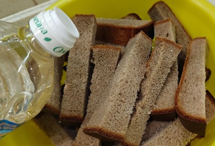 Фото шага рецепта Чесночные гренки 191512 шаг 3  